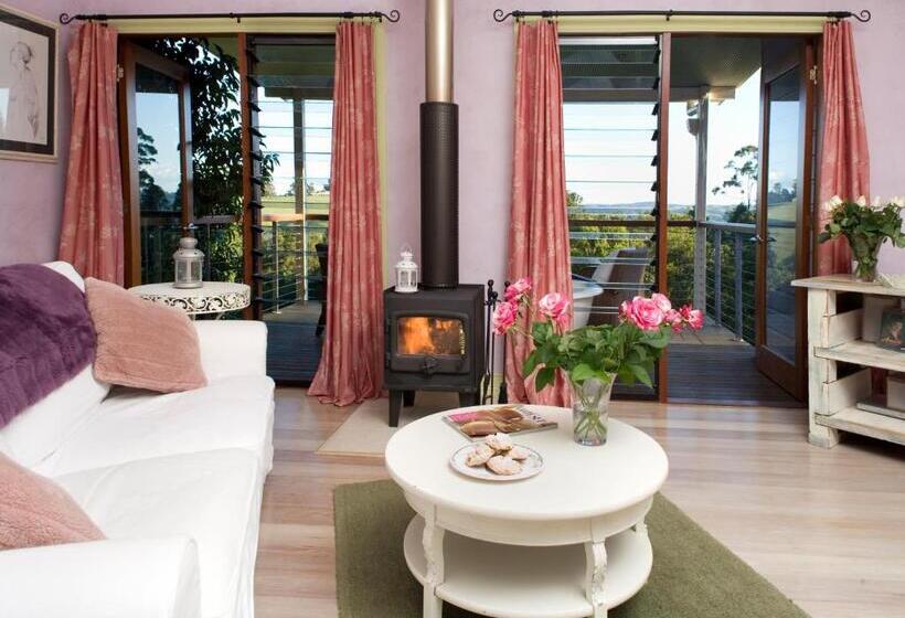 キャビン, The Spotted Chook