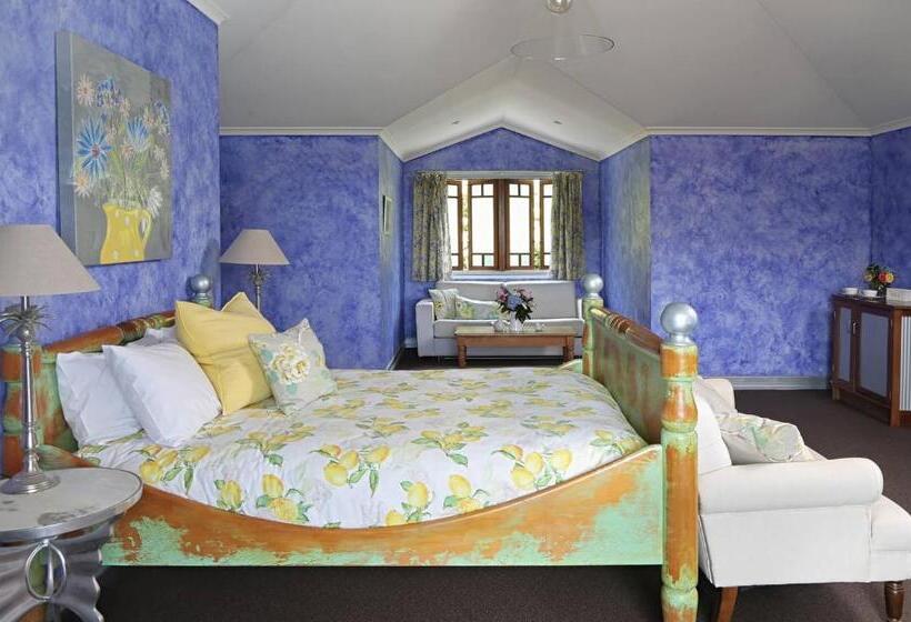 スイート, The Spotted Chook