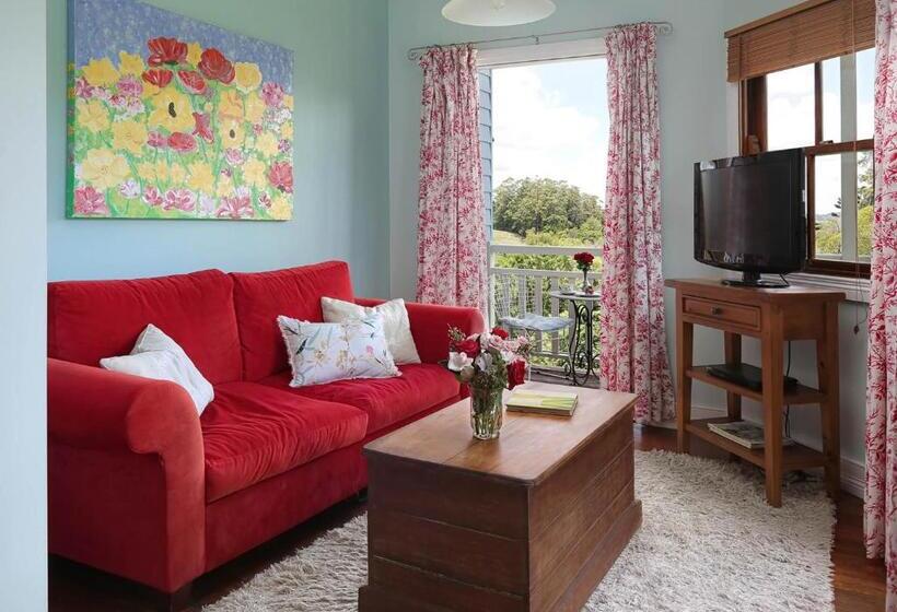 スイート, The Spotted Chook