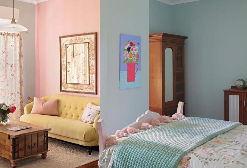 スイート, The Spotted Chook