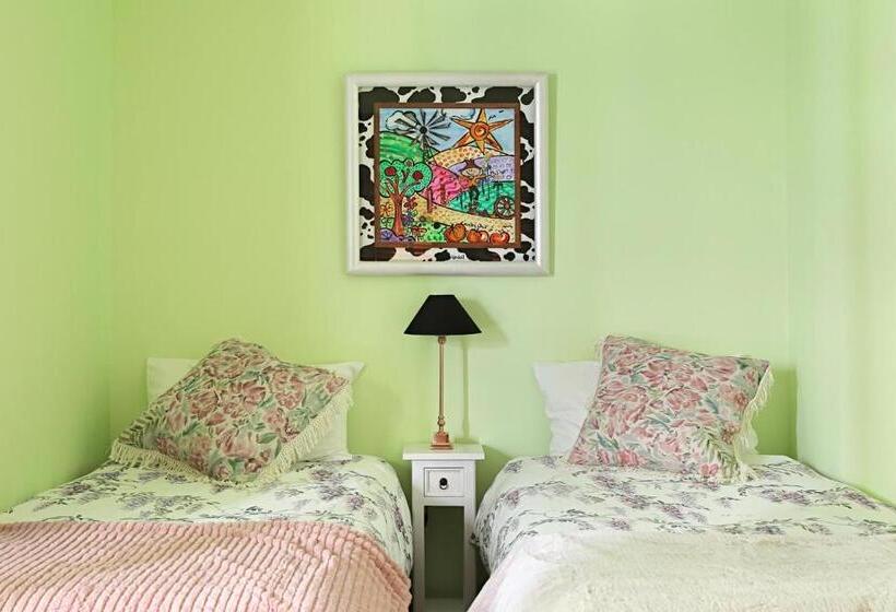 スイート, The Spotted Chook