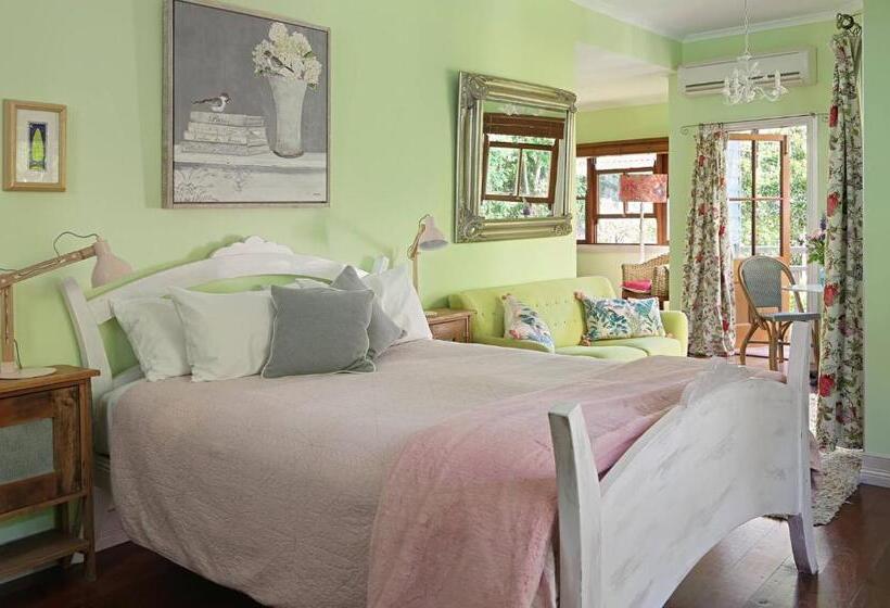 スイート, The Spotted Chook