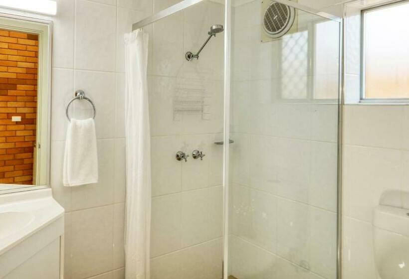 اتاق استاندارد, Court Street Motel