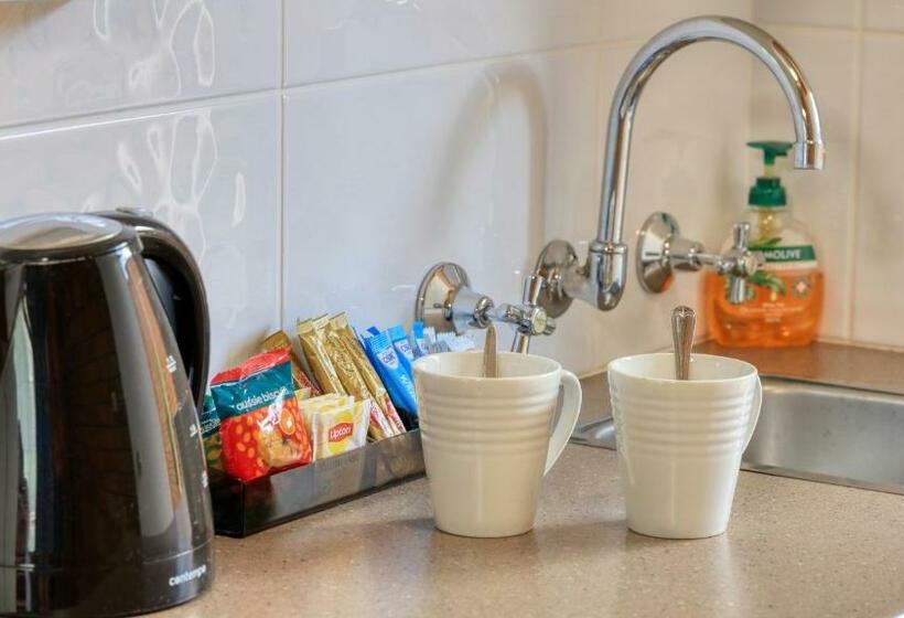 اتاق استاندارد, Court Street Motel