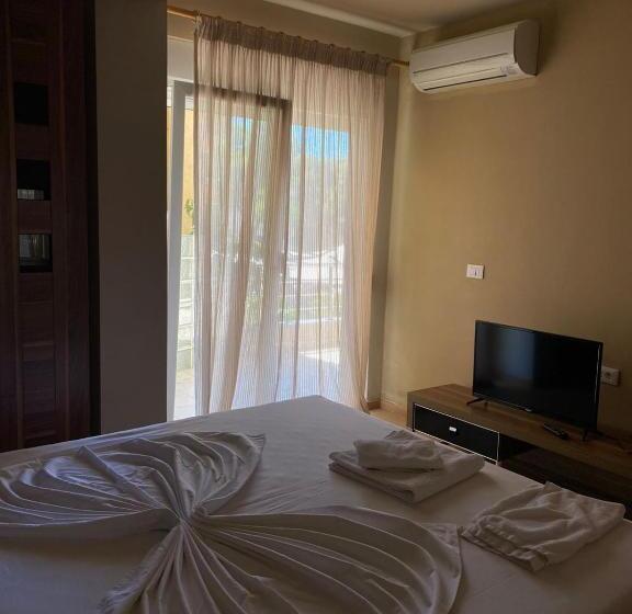 סוויטה משפחתית, Eval Hotel Sarande