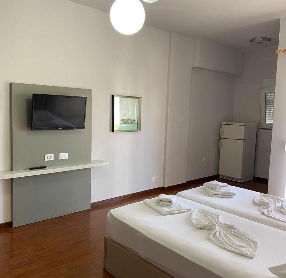 סוויטה משפחתית, Eval Hotel Sarande