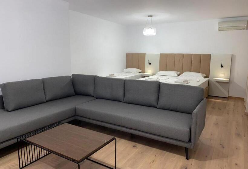 סוויטה משפחתית, Eval Hotel Sarande