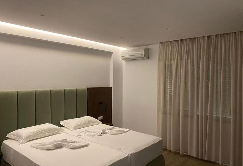 סוויטה משפחתית, Eval Hotel Sarande