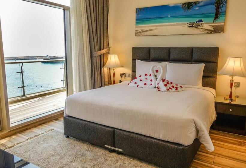 جناح بغرفتي نوم, Al Kout Beach