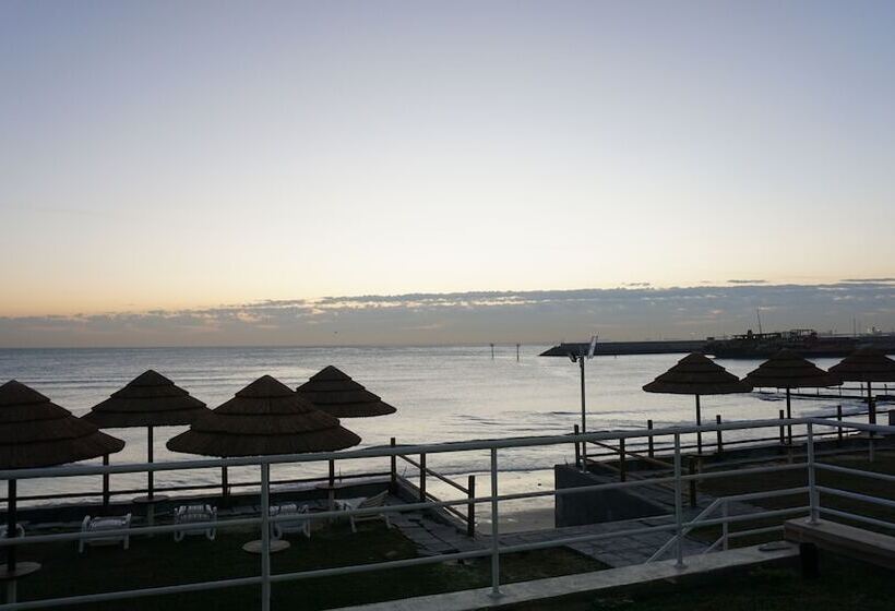 جناح غرفتين نوم, Al Kout Beach