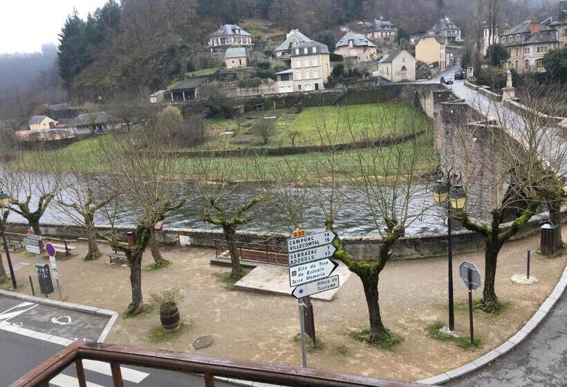 غرفة قياسية مطلة على الجبل, Hôtel Restaurant Aux Armes D Estaing   Kb Hotel Group