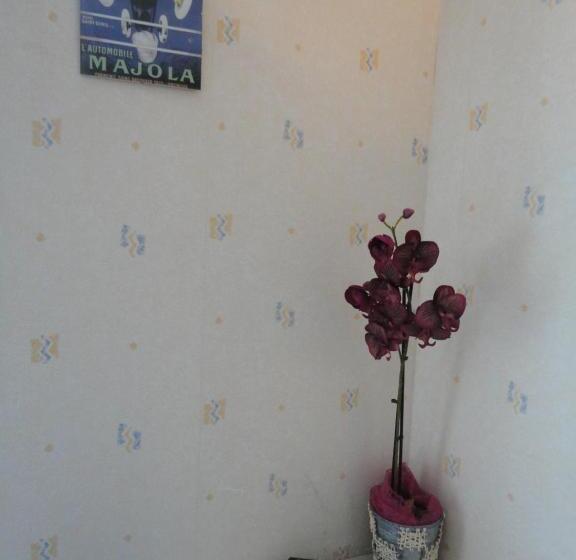 غرفة قياسية مطلة على الجبل, Hôtel Restaurant Aux Armes D Estaing   Kb Hotel Group