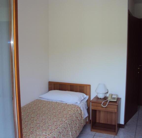 غرفة قياسية فردية, Cavaria