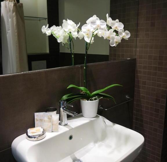 Economy Triple Room, Esplanade