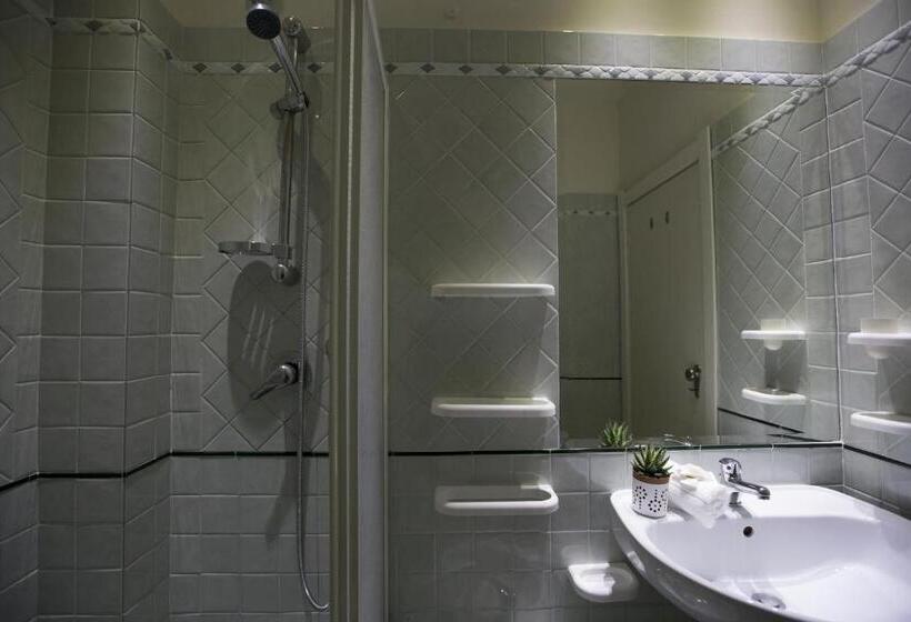 Economy Quadruple Room, Esplanade