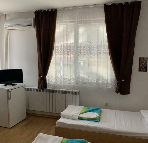 带露台的标准房间, къща за гости The Sunny Corner