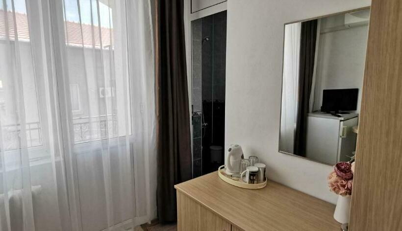 Balkonlu Tek Kişilik Standart Oda, къща за гости The Sunny Corner