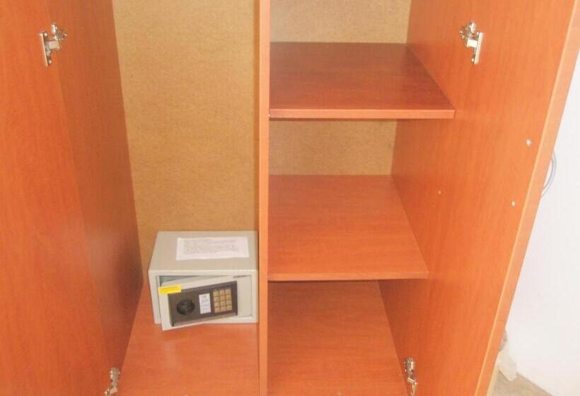 スタンダードトリプルルーム, Morski Dar