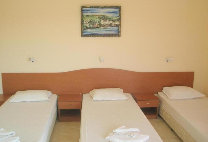 スタンダードトリプルルーム, Morski Dar