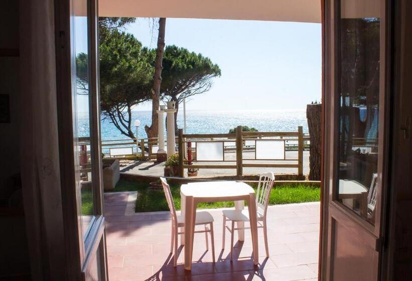 غرفة قياسية ثلاثية, Villa Sarina