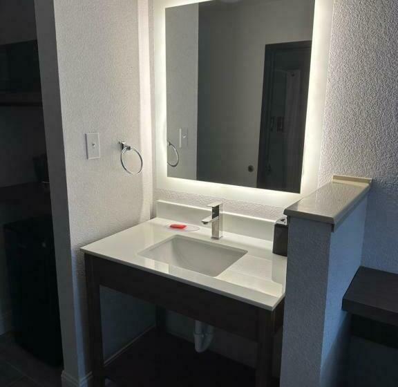 キングサイズベッドのスタンダードルーム, Surestay Hotel By Best Western Groves