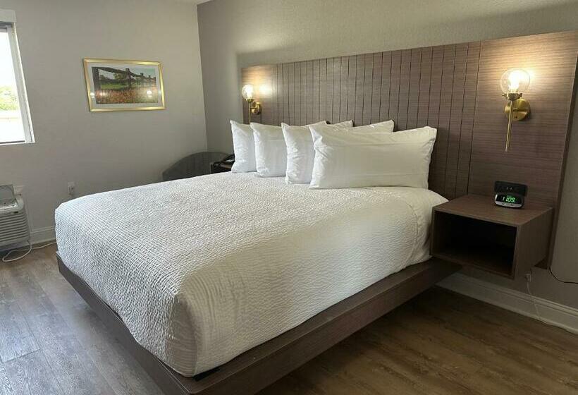 キングサイズベッドのスタンダードルーム, Surestay Hotel By Best Western Groves