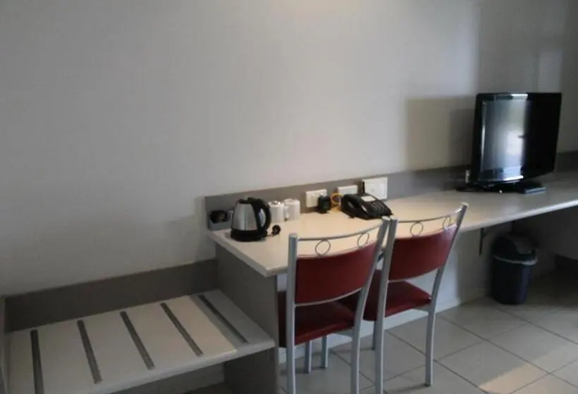 エクゼクティブトリプル, Blackwater Motor Inn