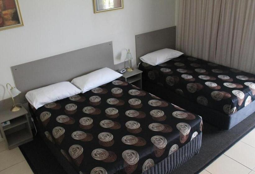 חדר אקזקיוטיב לשלושה, Blackwater Motor Inn