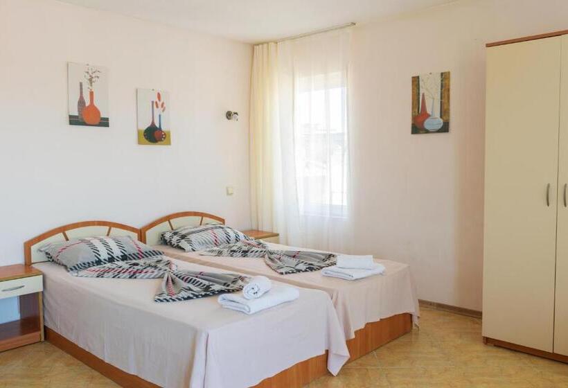 Студия Стандарт, Guest House Eos