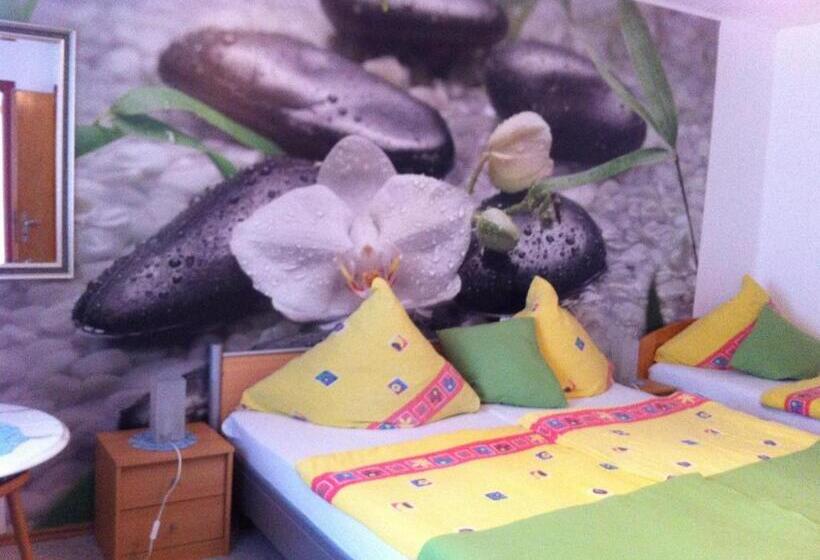 Номер Стандарт Трехместный, Zur Burg Eltz