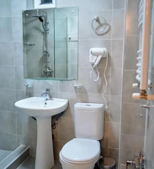 اتاق استاندارد چهارنفره با بالکن, Boutique Hotel Shale