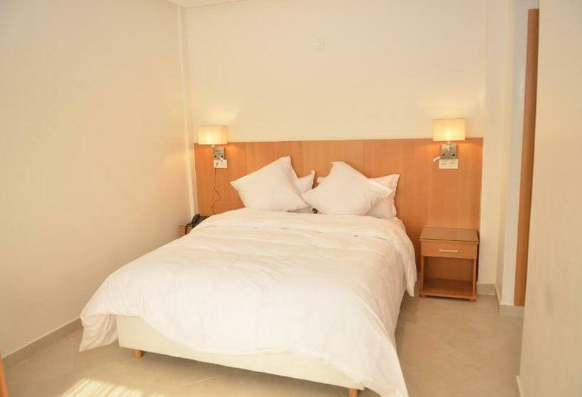 高级大房间, El Bachir