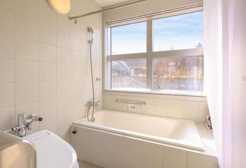 חדר משפחתי, Taoya Nikko Kirifuri