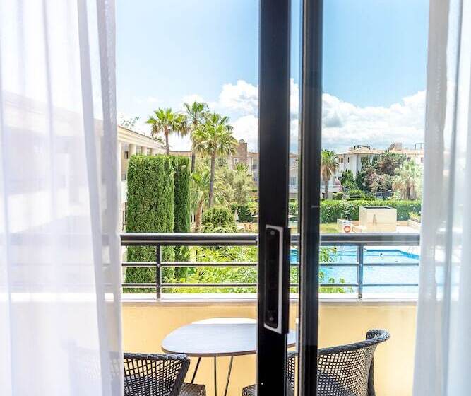 Номер Superior Вид на Бассейн, Aparthotel Bahia Pollensa