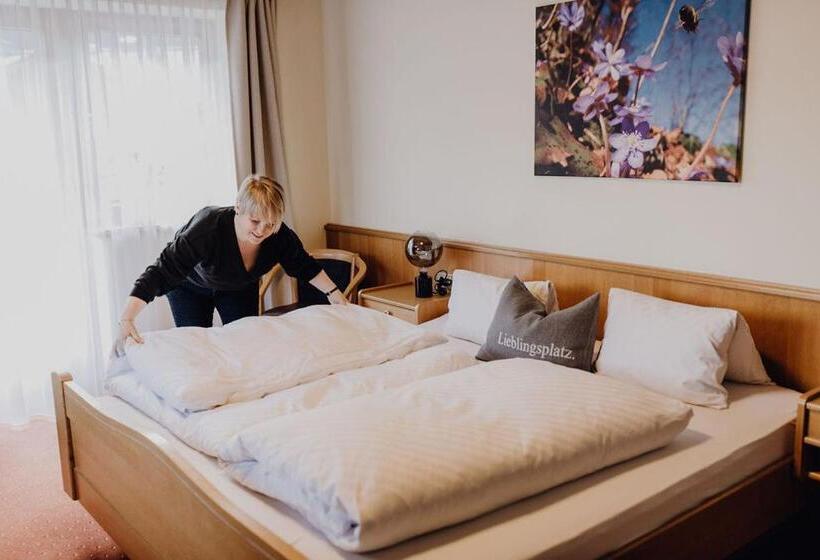 Номер Стандарт с Балконом, Dorfcafe Unken Hotelpension Swirtshaus Im Dorf