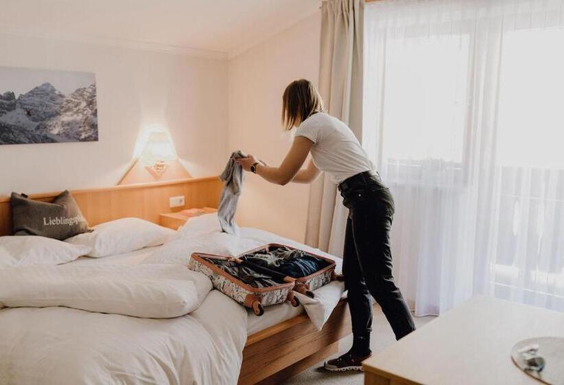 غرفة قياسية مزوَّدة بشُرفة, Dorfcafe Unken Hotelpension Swirtshaus Im Dorf