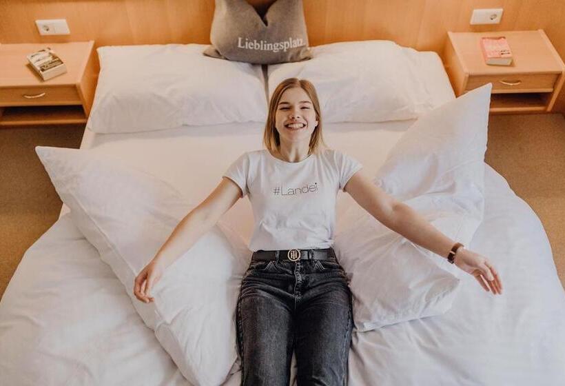 غرفة قياسية مزوَّدة بشُرفة, Dorfcafe Unken Hotelpension Swirtshaus Im Dorf