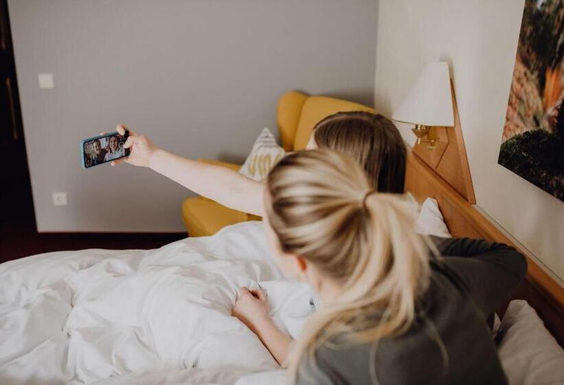 غرفة قياسية مزوَّدة بشُرفة, Dorfcafe Unken Hotelpension Swirtshaus Im Dorf