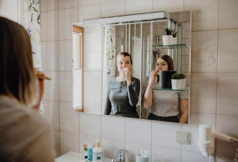 غرفة قياسية مزوَّدة بشُرفة, Dorfcafe Unken Hotelpension Swirtshaus Im Dorf