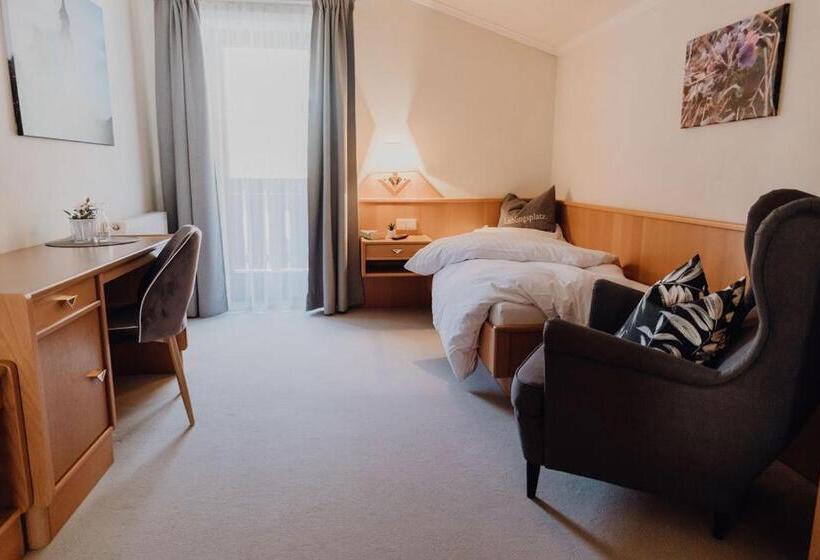 غرفة قياسية فردية مزودة بشُرفة, Dorfcafe Unken Hotelpension Swirtshaus Im Dorf