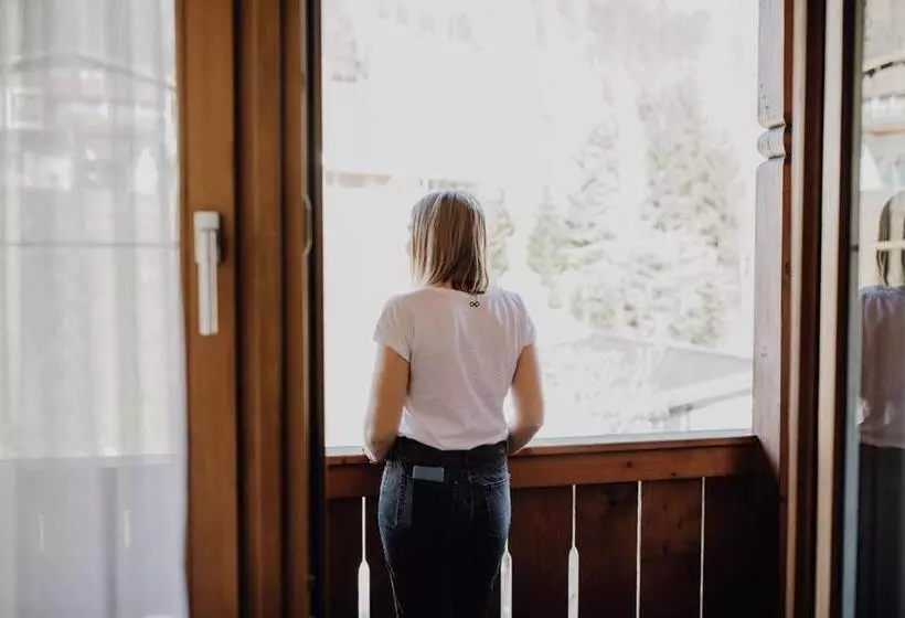 Standard Yhden Hengen Huone Parveke, Dorfcafe Unken Hotelpension Swirtshaus Im Dorf