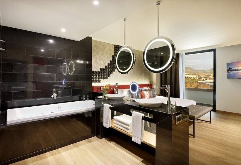 Студия Стандарт, Hard Rock Hotel Tenerife