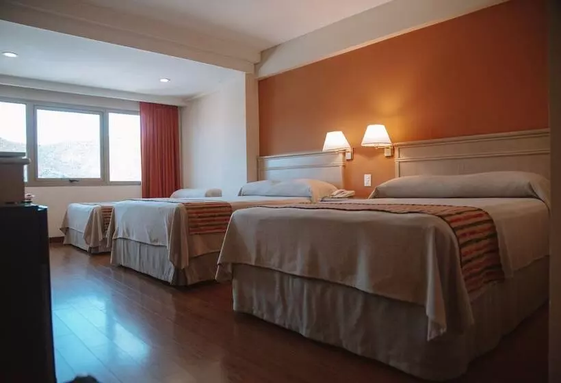 デラックストリプルルーム, Casa Real