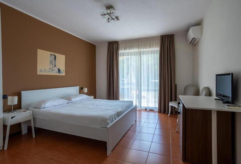 标准间, Fontaine Bleue