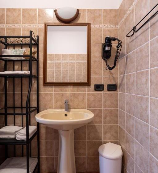 חדר סופריור לשלושה, Fontaine Bleue