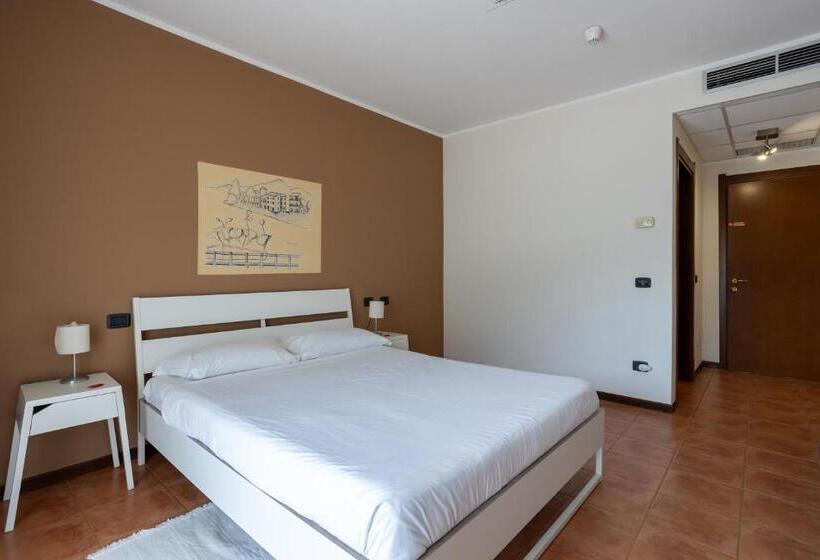 高级三人间, Fontaine Bleue