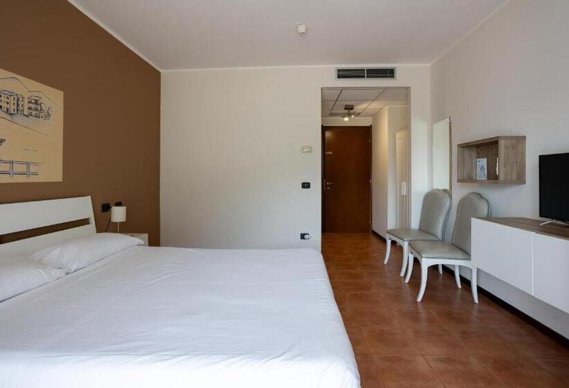 高级三人间, Fontaine Bleue