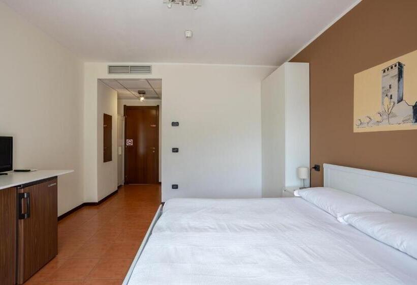 标准三人间, Fontaine Bleue