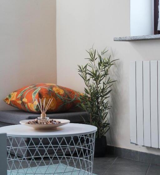 1 Bedroom Apartment Lake View, Fontaine Bleue