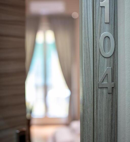 スタンダードルーム, Novara